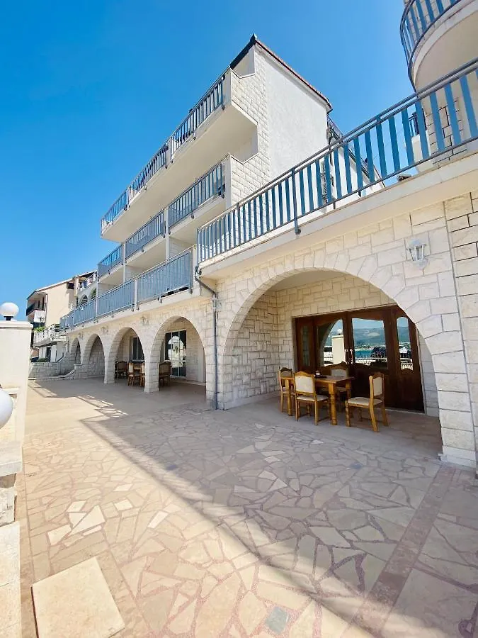***  Hotel Buenavista Beach House Trogir Mastrinka Hırvatistan