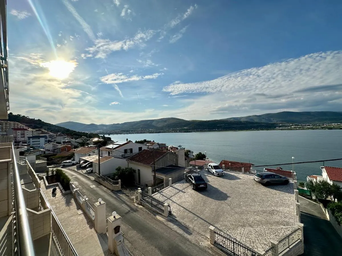 ***  Hotel Buenavista Beach House Trogir Mastrinka Hırvatistan