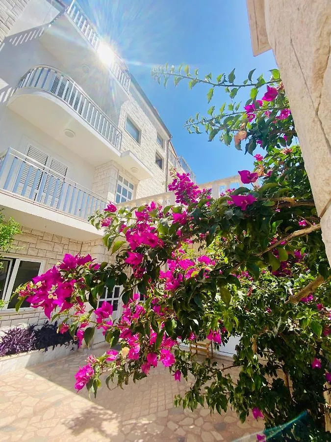 Hotel Buenavista Beach House Trogir Mastrinka 3*,  Chorwacja